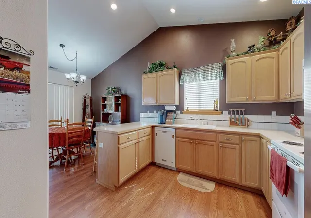 Photo 3 of Single family home for sale at 2427 S Arthur Ct, Kennewick, WA 99338 | MLS# 296342 | Listing updated on 2026-09-11
