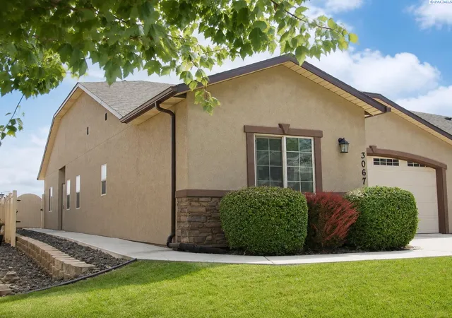Photo 1 of Townhouse for sale at 3067 S Dennis Pl, Kennewick, WA 99337 | MLS# 296073 | Listing updated on 2026-09-16
