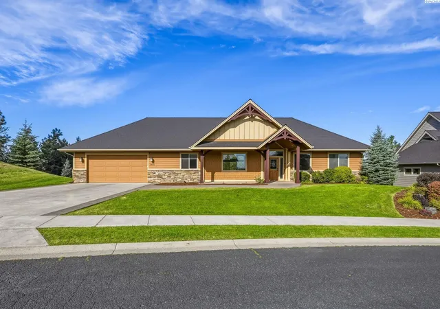 Photo 1 of Single family home for sale at 1875 Sw Barclay Ridge Dr, Pullman, WA 99163 | MLS# 296286 | Listing updated on 2026-09-11
