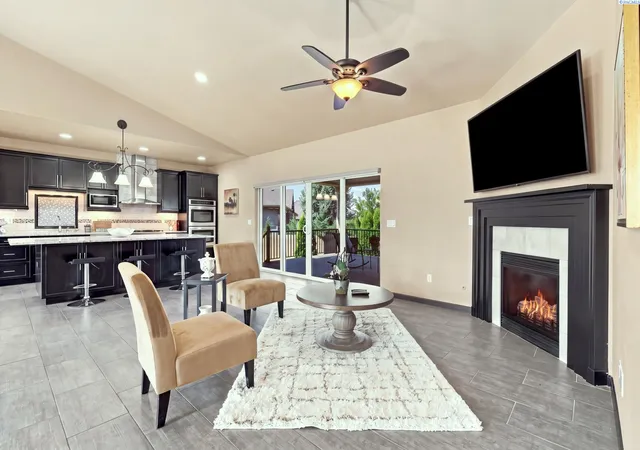 Photo 3 of Single family home for sale at 662 S Hawaii Pl, Kennewick, WA 99336 | MLS# 293371 | Listing updated on 2026-09-10