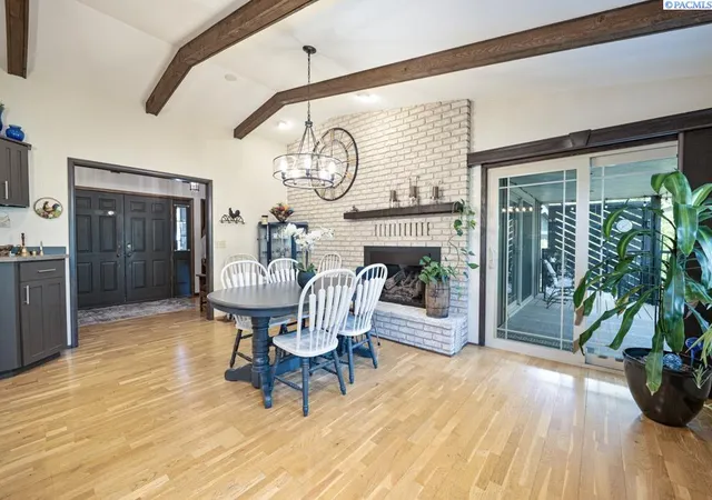 Photo 2 of Sale Pending at 211 NW Sunrise Dr, Pullman, WA 99163 | MLS# 296242 | Listing updated on 2026-09-11