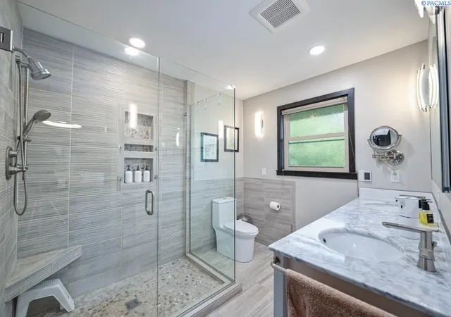 Photo 4 of Sale Pending at 211 NW Sunrise Dr, Pullman, WA 99163 | MLS# 296242 | Listing updated on 2026-09-11