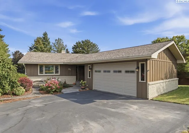 Photo 1 of Sale Pending at 211 Nw Sunrise Dr, Pullman, WA 99163 | MLS# 296242 | Listing updated on 2026-09-11