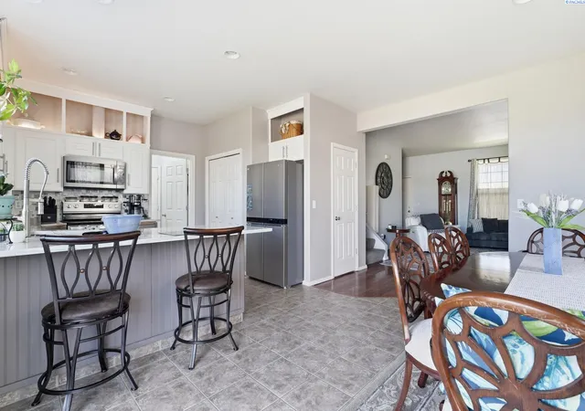 Photo 2 of Single family home for sale at 9819 Mustang Dr, Pasco, WA 99301 | MLS# 296336 | Listing updated on 2026-09-11