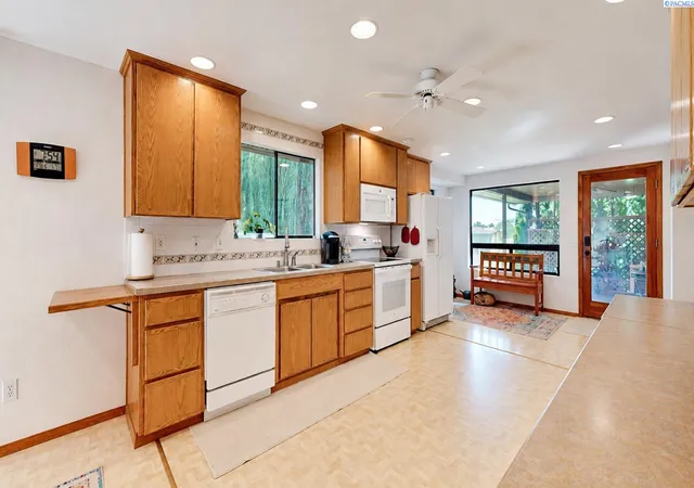 Photo 3 of Single family home for sale at 4922 W Argent Rd, Pasco, WA 99301 | MLS# 296303 | Listing updated on 2026-09-10