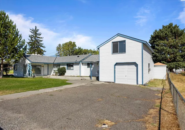 Photo 1 of Single family home for sale at 303 E 8th Avenue, Kennewick, WA 99336 | MLS# 296115 | Listing updated on 2026-09-11
