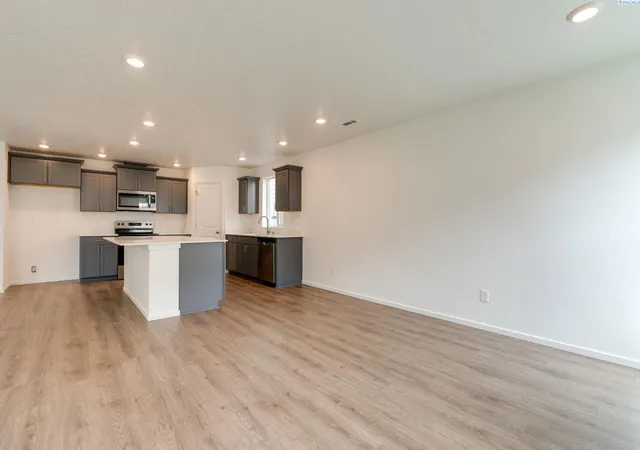 Photo 3 of Single family home for sale at 6528 Polar Dr, Pasco, WA 99301 | MLS# 296288 | Listing updated on 2026-09-09