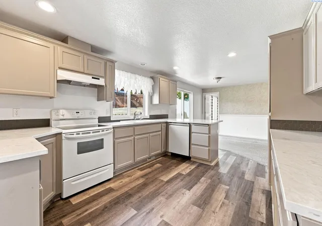 Photo 2 of Single family home for sale at 5600 Monica Ct, West Richland, WA 99353 | MLS# 295538 | Listing updated on 2026-09-10