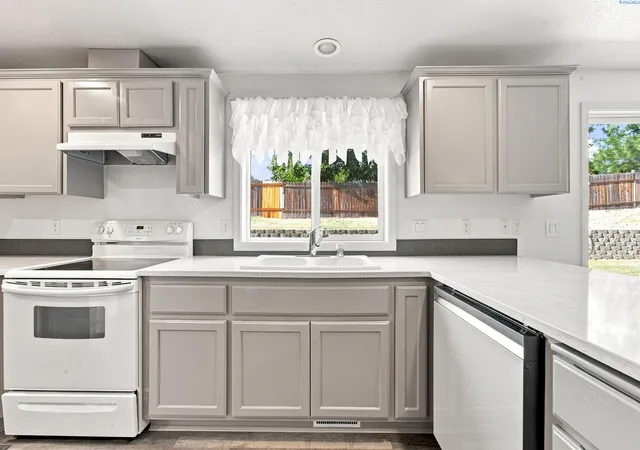 Photo 3 of Single family home for sale at 5600 Monica Ct, West Richland, WA 99353 | MLS# 295538 | Listing updated on 2026-09-10