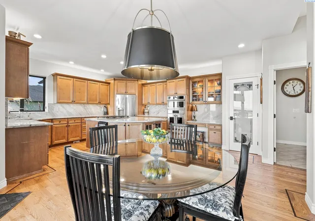 Photo 2 of Single family home for sale at 292 Meadow Hills Dr, Richland, WA 99352 | MLS# 296299 | Listing updated on 2026-09-10