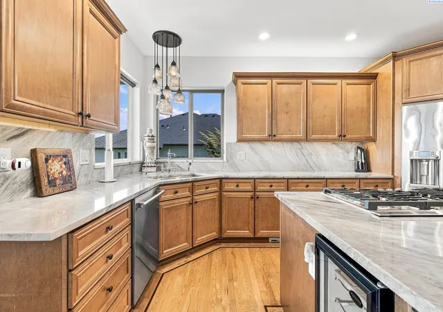 Photo 3 of Single family home for sale at 292 Meadow Hills Dr, Richland, WA 99352 | MLS# 296299 | Listing updated on 2026-09-10