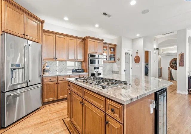 Photo 4 of Single family home for sale at 292 Meadow Hills Dr, Richland, WA 99352 | MLS# 296299 | Listing updated on 2026-09-10