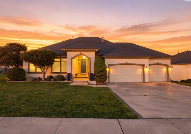 Photo 1 of Single family home for sale at 292 Meadow Hills Dr, Richland, WA 99352 | MLS# 296299 | Listing updated on 2026-09-10