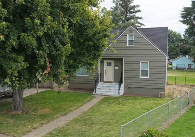 Photo 1 of Single family home for sale at 509 Crescesnt Dr, Grandview, WA 98930 | MLS# 296316 | Listing updated on 2026-09-10