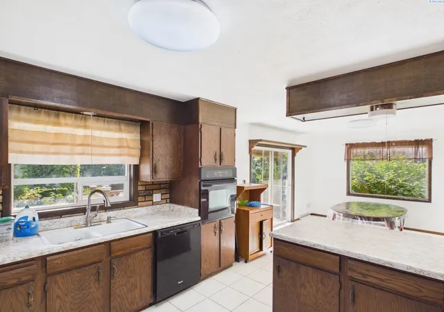Photo 3 of Single family home for sale at 803 N Road 37th, Pasco, WA 99301 | MLS# 296234 | Listing updated on 2026-09-09