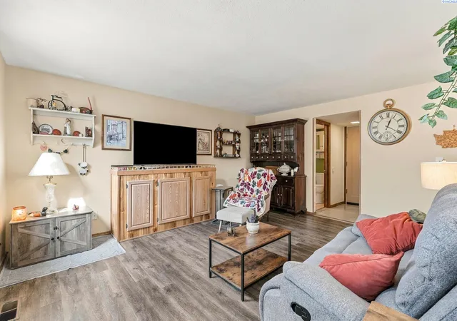 Photo 2 of Single family home for sale at 4214 Desert Pl, Pasco, WA 99301 | MLS# 296343 | Listing updated on 2026-09-11
