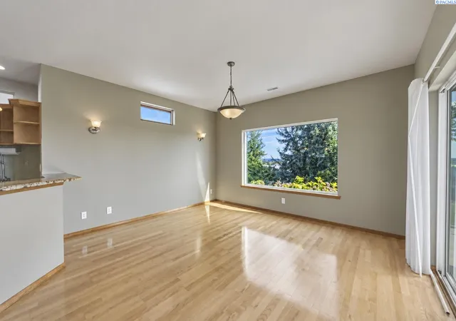 Photo 2 of Single family home for sale at 522 Charbonneau Dr, Richland, WA 99352 | MLS# 296314 | Listing updated on 2026-09-10
