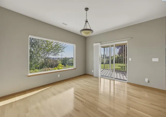 Photo 3 of Single family home for sale at 522 Charbonneau Dr, Richland, WA 99352 | MLS# 296314 | Listing updated on 2026-09-10