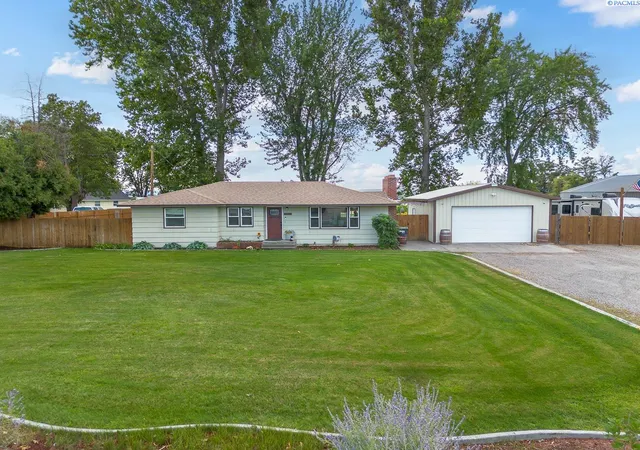 Photo 1 of Single family home for sale at 27073 Ice Harbor Dr, Burbank, WA 99323 | MLS# 296192 | Listing updated on 2026-09-13