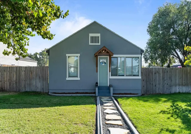 Photo 1 of Single family home for sale at 215 N 12th Avenue, Pasco, WA 99301 | MLS# 296359 | Listing updated on 2026-09-13