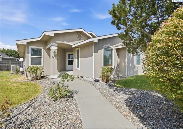 Photo 1 of Single family home for sale at 1906 W 22nd Avenue, Kennewick, WA 99337 | MLS# 296329 | Listing updated on 2026-09-11