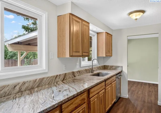 Photo 4 of Single family home for sale at 2105 Pheasant Ln, West Richland, WA 99353 | MLS# 294727 | Listing updated on 2026-09-11
