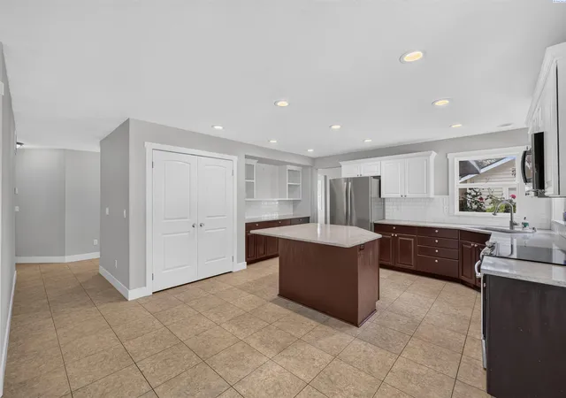 Photo 4 of Single family home for sale at 3809 W 43rd Avenue, Kennewick, WA 99337 | MLS# 296209 | Listing updated on 2026-09-17