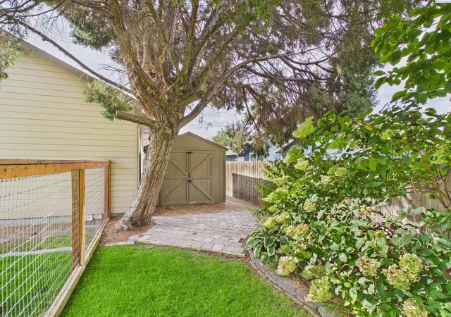 Photo 2 of Single family home for sale at 2422 Mark Ave, Richland, WA 99352 | MLS# 296322 | Listing updated on 2026-09-11