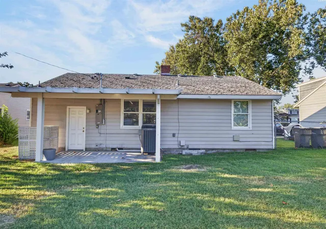 Photo 2 of Sale Pending at 1914 W 3rd Avenue, Kennewick, WA 99336 | MLS# 296082 | Listing updated on 2026-09-11