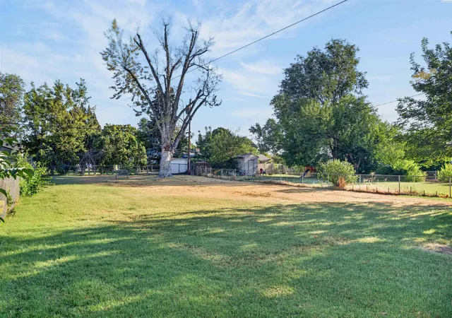 Photo 4 of Sale Pending at 1914 W 3rd Avenue, Kennewick, WA 99336 | MLS# 296082 | Listing updated on 2026-09-11