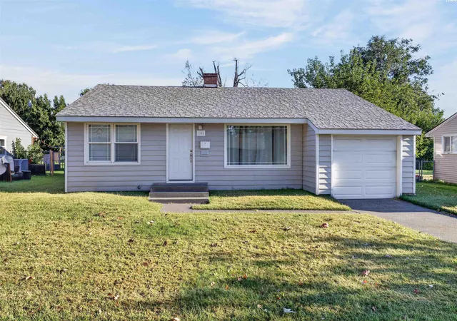 Photo 1 of Sale Pending at 1914 W 3rd Avenue, Kennewick, WA 99336 | MLS# 296082 | Listing updated on 2026-09-11