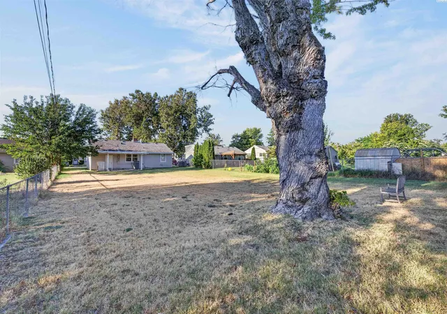 Photo 30 of Sale Pending at 1914 W 3rd Avenue, Kennewick, WA 99336 | MLS# 296082 | Listing updated on 2026-09-11