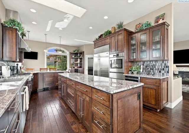 Photo 3 of Single family home for sale at 2716 S Irving St, Kennewick, WA 99338 | MLS# 296347 | Listing updated on 2026-09-11