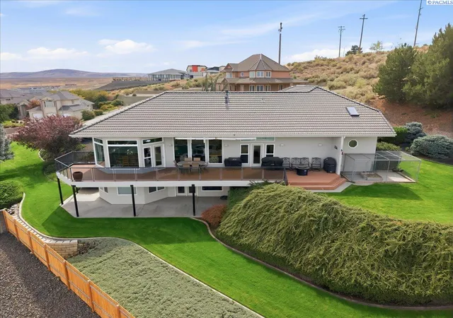 Photo 1 of Single family home for sale at 2716 S Irving St, Kennewick, WA 99338 | MLS# 296347 | Listing updated on 2026-09-11