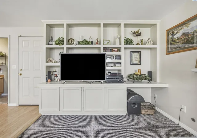 Photo 2 of Single family home for sale at 7147 W 4th Avenue, Kennewick, WA 99336 | MLS# 296273 | Listing updated on 2026-09-09