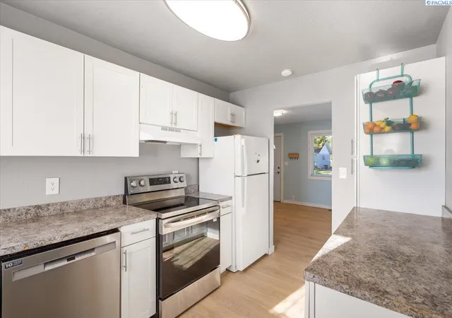 Photo 2 of Single family home for sale at 2032 Cascade Ave, Richland, WA 99354 | MLS# 296031 | Listing updated on 2026-09-10