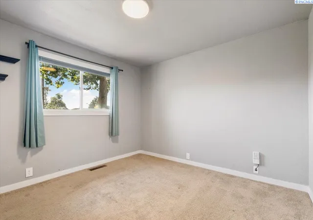 Photo 2 of Single family home for sale at 2032 Cascade Ave, Richland, WA 99354 | MLS# 296031 | Listing updated on 2026-09-10