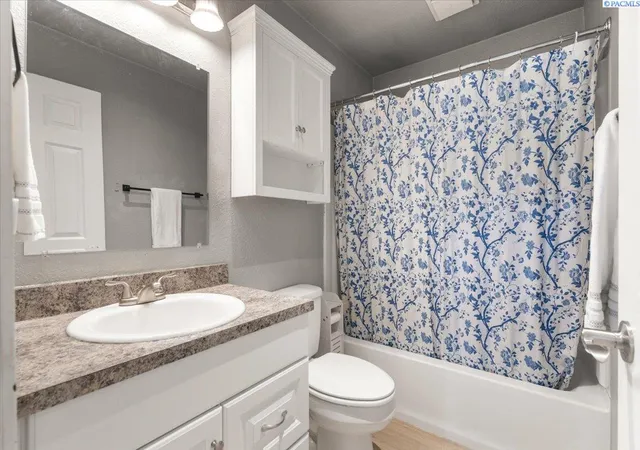 Photo 4 of Single family home for sale at 2032 Cascade Ave, Richland, WA 99354 | MLS# 296031 | Listing updated on 2026-09-10