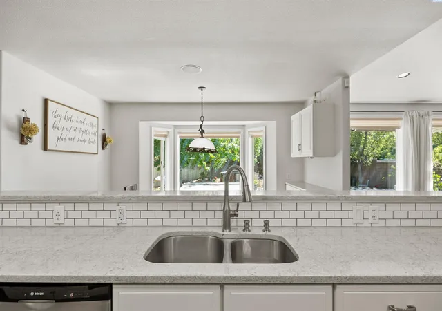 Photo 3 of Single family home for sale at 913 N Quebec St, Kennewick, WA 99336 | MLS# 296297 | Listing updated on 2026-09-10