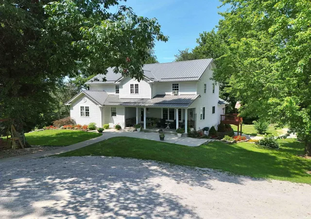 Photo 3 of Manufactured home for sale at 7403 Griffith Rd, Worthington, IN 47471 | MLS# 202531339 | Listing updated on 2026-09-07