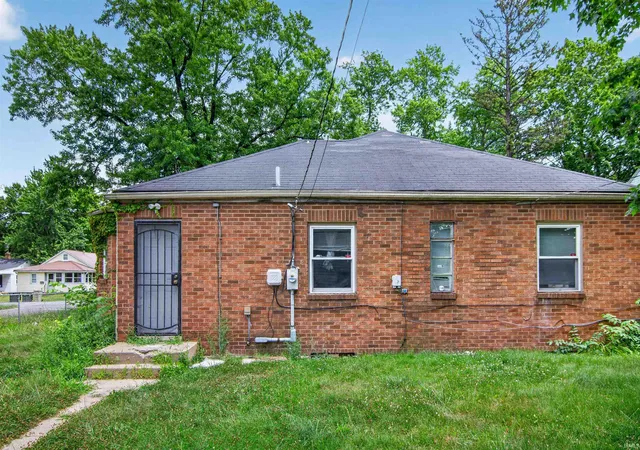 Photo 3 of Manufactured home for sale at 1053 N Elmer St, South Bend, IN 46628 | MLS# 202542568 | Listing updated on 2026-10-22