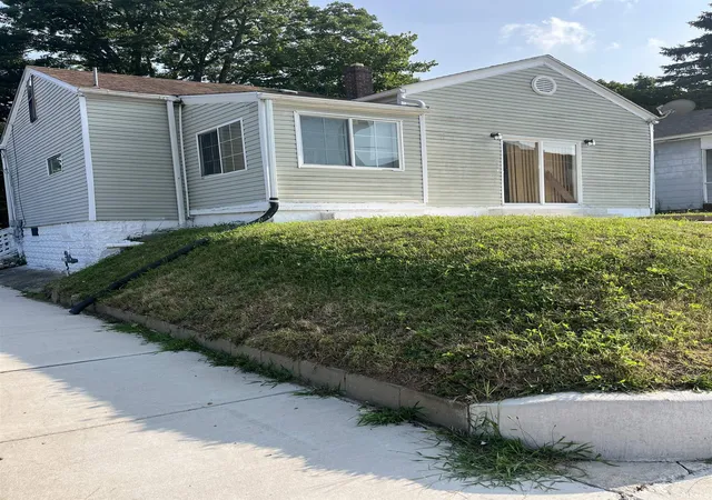 Photo 3 of Manufactured home for sale at 726 W Calvert St, South Bend, IN 46613 | MLS# 202547849 | Listing updated on 2026-10-11