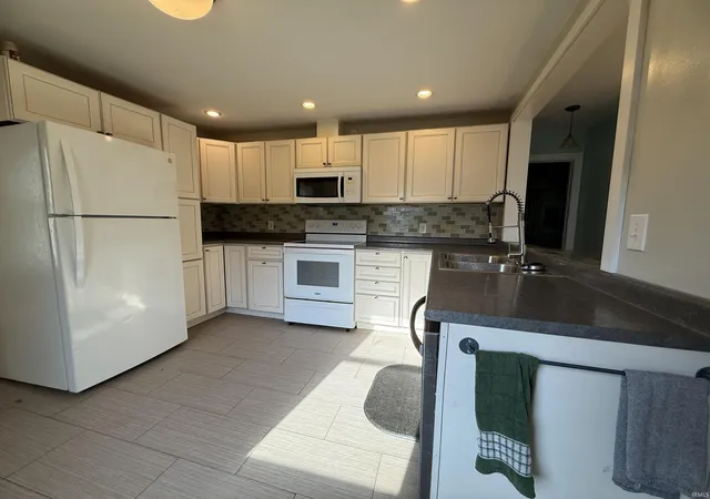 Photo 3 of Manufactured home for sale at 612 17th Street, Bedford, IN 47421 | MLS# 202549035 | Listing updated on 2026-09-02