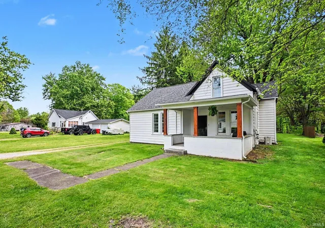 Manufactured home for sale at 307 S Maple St, Pierceton, IN 46562 | MLS# 202618963