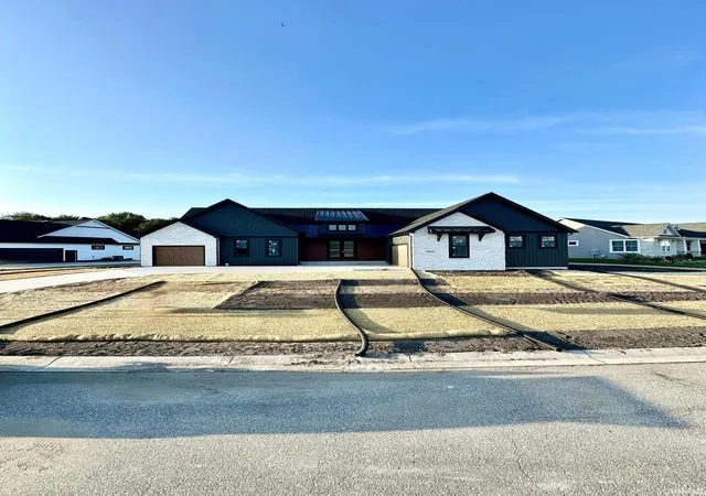 Photo 1 of Manufactured home for sale at 18576 Fontana Dr, South Bend, IN 46637 | MLS# 202622312 | Listing updated on 2026-09-11