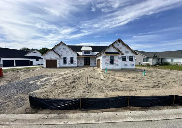 Photo 2 of Manufactured home for sale at 18576 Fontana Dr, South Bend, IN 46637 | MLS# 202622312 | Listing updated on 2026-09-11