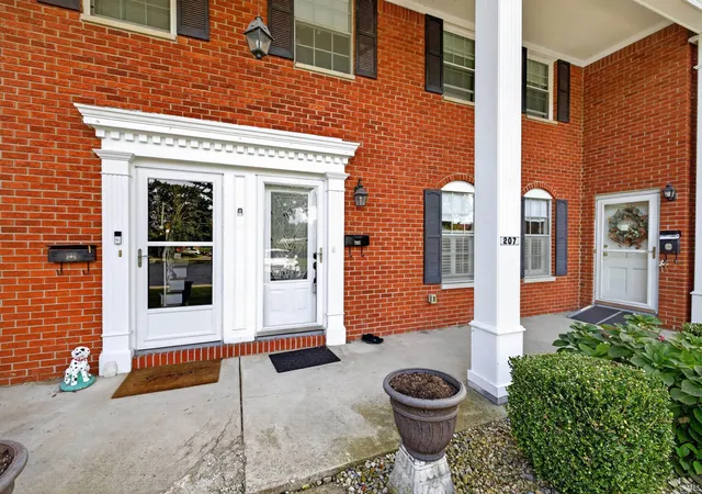 Photo 2 of Condo for sale at 207 S Forest Dr, Kokomo, IN 46901 | MLS# 202625474 | Listing updated on 2026-09-28