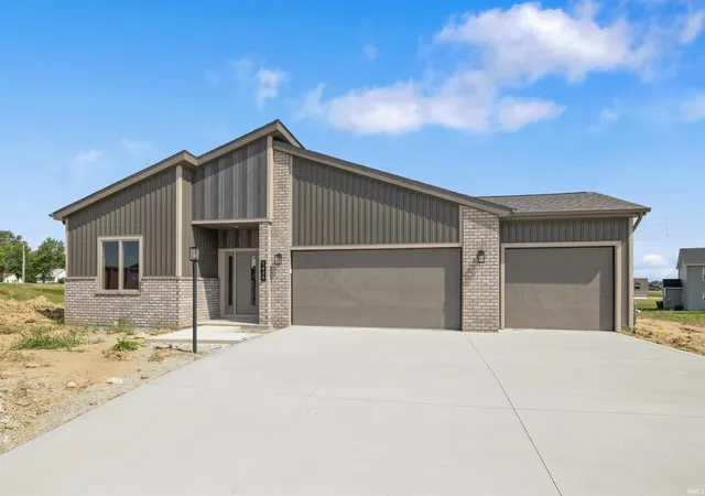 Photo 2 of Manufactured home for sale at 1446 Paradise Cay Cvs, Fort Wayne, IN 46818 | MLS# 202625875 | Listing updated on 2026-09-08
