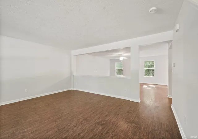 Photo 4 of Manufactured home for sale at 3433 S Glasgow Cir, Bloomington, IN 47403 | MLS# 202626771 | Listing updated on 2026-10-06