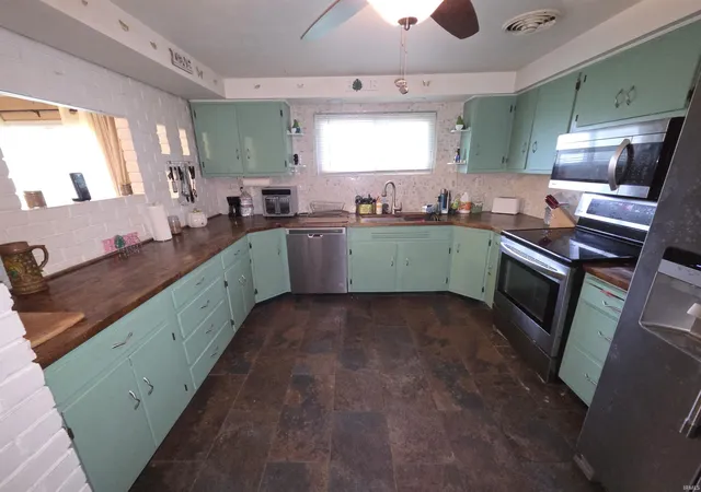 Photo 4 of Manufactured home for sale at 3108 E Winwood Dr, Muncie, IN 47303 | MLS# 202627363 | Listing updated on 2026-10-23